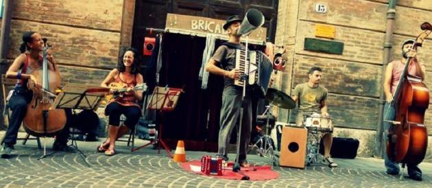 Mercoledi 26 luglio la Rassegna ESTATE QUA con Bric à Brac live casa Margherita D'este Brescia