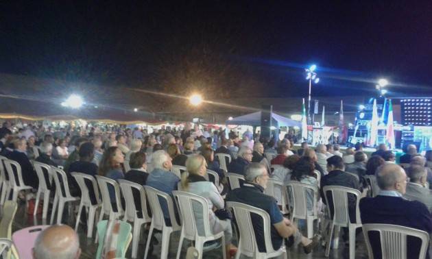 Dopo il pienone con Matteo Renzi Stasera Lunedi 4 settembre i fuochi d'artificio chiuono ad OMBRIANELLO la  FESTA DE L’UNITÀ DEL CREMASCO 