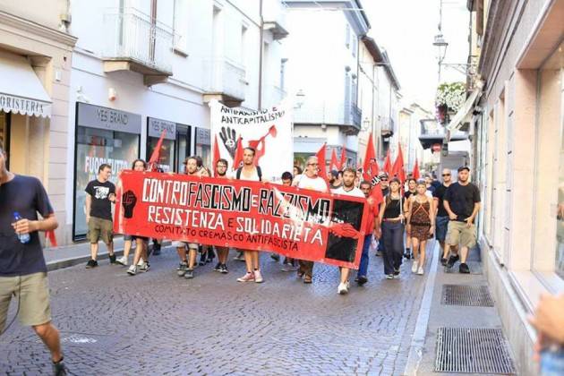 Crema antifascista  ha risposto  di Alessio Maganuco