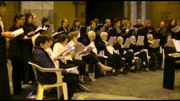 (Video) Fondazione Città di Cremona  Coro degli anziani La Musica della Vita con ‘Volare’ entusiasma la platea