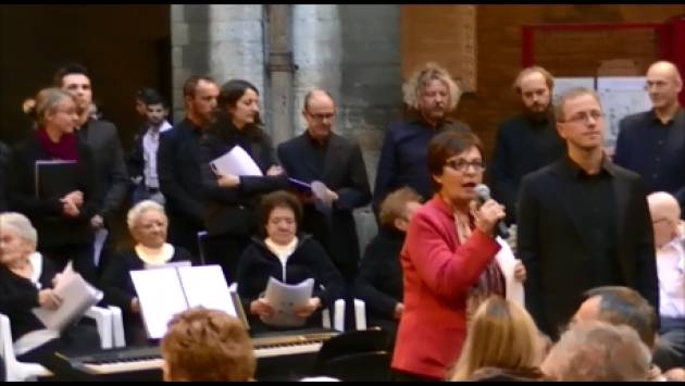 (Video) Fondazione Città di Cremona  Coro degli anziani La Musica della Vita con ‘Volare’ entusiasma la platea