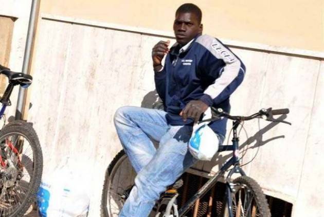 L’IMMIGRATO IN BICI, LA GIOVANE SIGNORA, UN DISTINTO SIGNORE di Giorgino  Carnevali (Cremona)