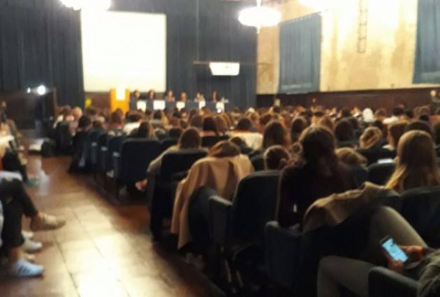 Un successo l’importante incontro con gli studenti organizzato da AIDA Cremona  nella  Giornata della violenza sulle bambine