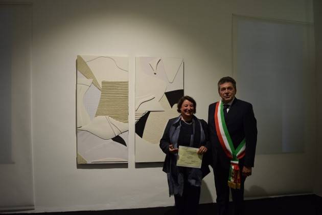 Bozzolo La scultrice Alessandra Profidia vincitrice della XIV Biennale Don Mazzolari