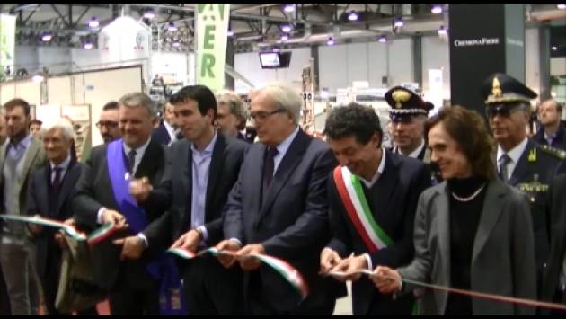 (Video) Il Ministro Maurizio Martina inaugura la 72° edizione delle Fiere Zootecniche internazionali di Cremona