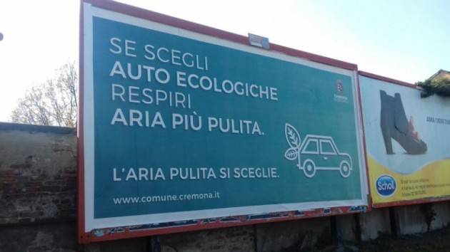 TUTTI GRIGI, CON LA FACCIA DI CERA: E’ LA LEGGE DI QUESTA ATMOSFERA! Di Giorgino Carnevali (Cr)