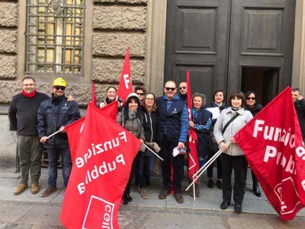 Come annunciato si è svolto stamane a Cremona il presidio lavoratori uffici del lavoro.