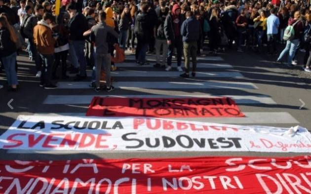 IL 17 novembre Studenti in piazza: basta schiaffi dai governi  di  Alessio Maganuco (Crema)