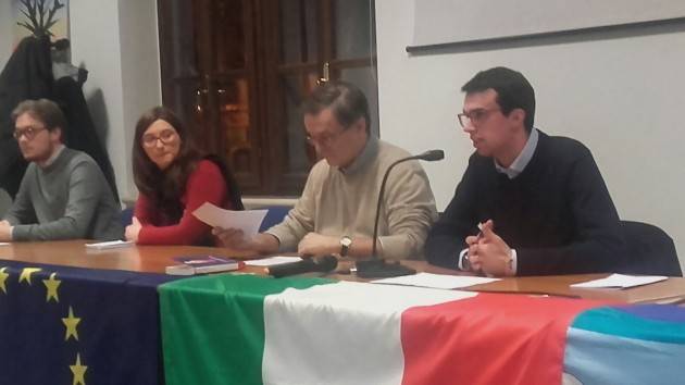 Cremona Esordio positivo e partecipato quello del‘Forum delle idee’ ieri in sala Zanoni con Ferruccio Capelli
