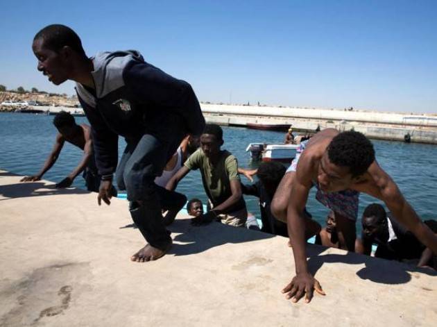 Pianeta migranti. Fondi per la cooperazione con i paesi africani alle motovedette libiche.