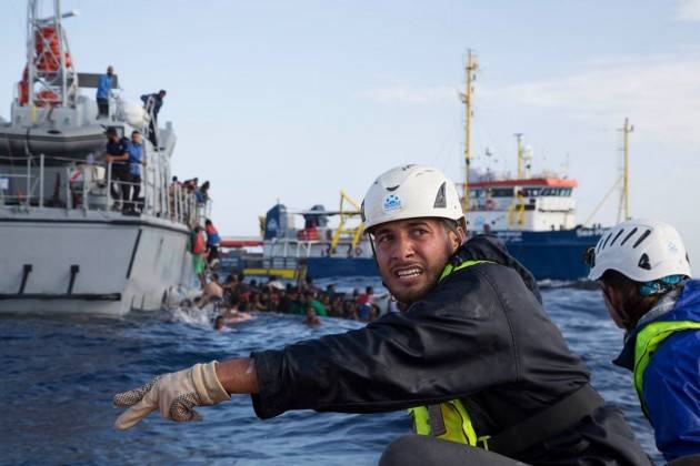 Pianeta migranti. Fondi per la cooperazione con i paesi africani alle motovedette libiche.