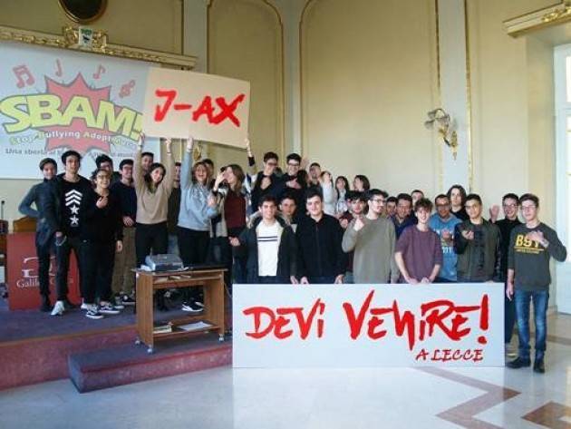 Lecce Appello  degli studenti del ‘Galilei-Costa’ a J-AX: DEVI VENIRE!