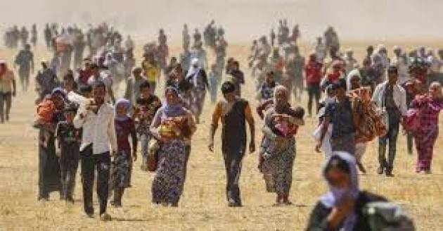 Pianeta Migranti. Aggrappato sotto un tir.