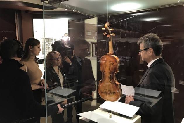 MdV Cremona Il mito di Stradivari affascina Mosca