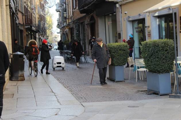 Cremona PRESENTATA LA PRIMA CONSEGNA DI YAPE, IL PONY EXPRESS A GUIDA AUTONOMA
