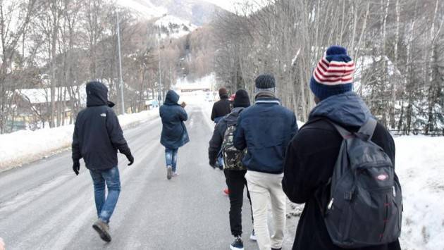 Pianeta Migranti. Anche a Natale la fuga sui sentieri della Val Susa.
