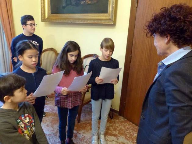 Crema Donato alla Sindaca Bonaldi un Bambino Gesù 