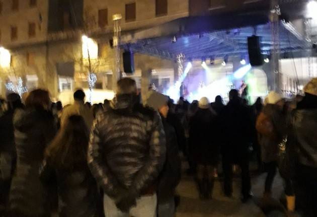 Cremona  ha festeggiato il  Capodanno  2018 al ritmo di rock Tanta gente in piazza