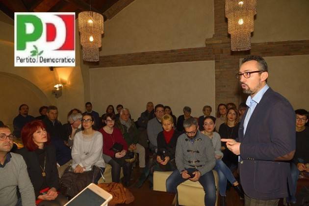 Matteo Piloni (Pd) Si presenta a Crema davanti ad una folla di sostenitori