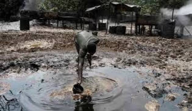 Pianeta Migranti. L'Eni a processo per i disastri ambientali a ‘casa loro’