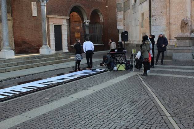 Cremona Il ‘Grande Piano’  in piazza del Comune per la RSI - Radiotelevisione Svizzera