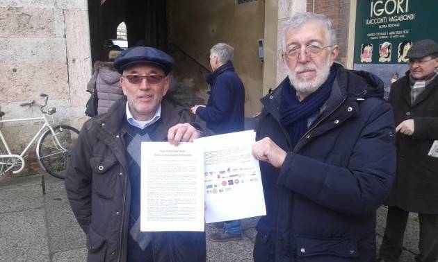L’Anpi di Cremona in piazza per raccogliere firme sotto la petizione ‘Mai più fascismi’