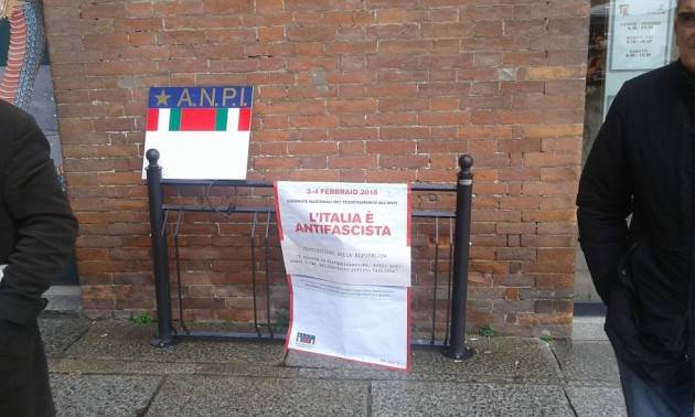 L’Anpi di Cremona in piazza per raccogliere firme sotto la petizione ‘Mai più fascismi’