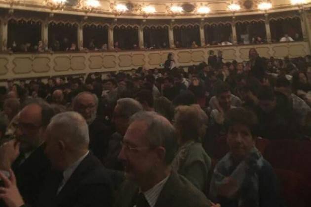 Grande emozione  fra gli 800 studenti al racconto di Liliana Segre al Ponchielli di Cremona