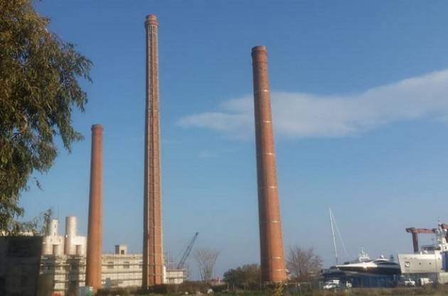 Alle origini della nostra civiltà : le ciminiere di Imperia di Christian Flammia