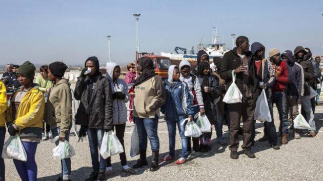 Pianeta migranti. ‘Dieci cose da sapere su migranti e immigrazione’