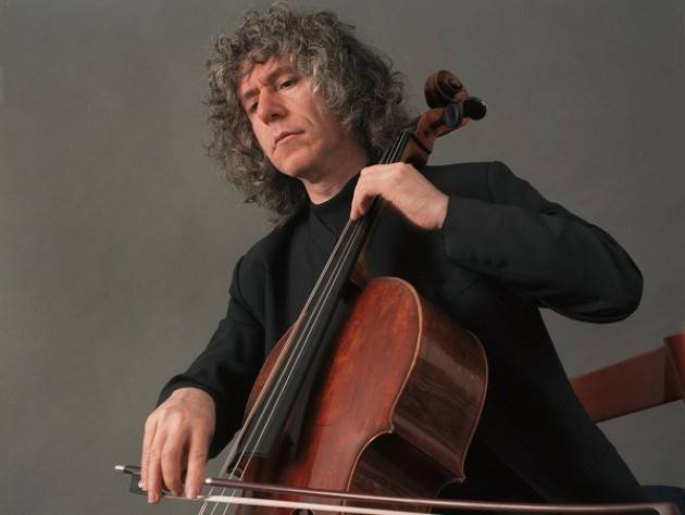 LA JUNGE DEUTSCHE PHILHARMONIE E STEVEN ISSERLIS al Ponchielli Sabato 17 marzo