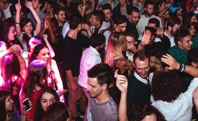 Centrale del Latte di Cremona Sabato 17 marzo  Movida  con musica anni ‘90