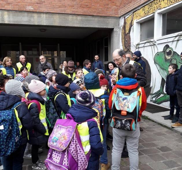Tutti a scuola a piedi o in bicicletta con i volontari di FIAB Cremona