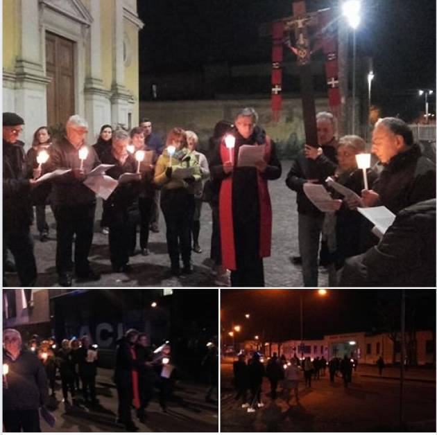 Martedì sera le Acli di Cremona hanno organizzato la via Crucis del lavoratore.