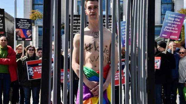 Amnesty UN ANNO FA LA ‘PURGA DEGLI OMOSESSUALI’ IN CECENIA.