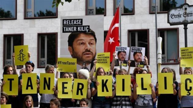 Il Presidente Amnesty Turchia in carcere da 300 giorni ringrazia per solidarietà