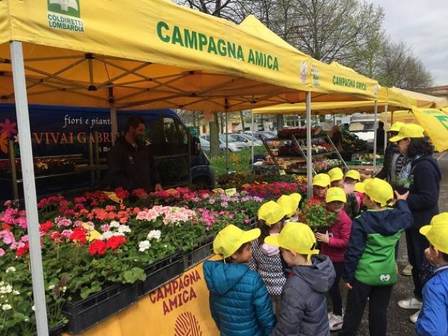 Cremona Alunni al mercato di Campagna Amica di Coldiretti alla scoperta del vero made in Italy