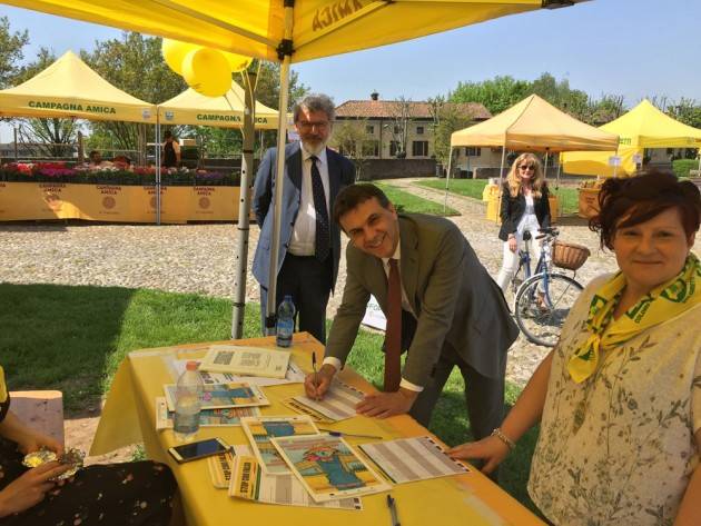 Coldiretti Grande successo per il mercato di Campagna Amica alla Rocca Sforzesca  di Soncino