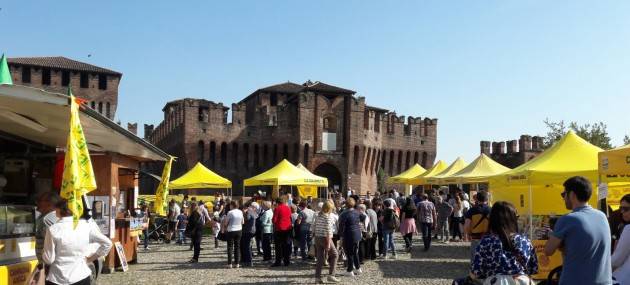 Coldiretti Grande successo per il mercato di Campagna Amica alla Rocca Sforzesca  di Soncino