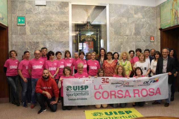 UISP Cremona Corsa rosa, successo di solidarietà e partecipazione Consegnato ricavato a TECUM e ad Accendi il Buio