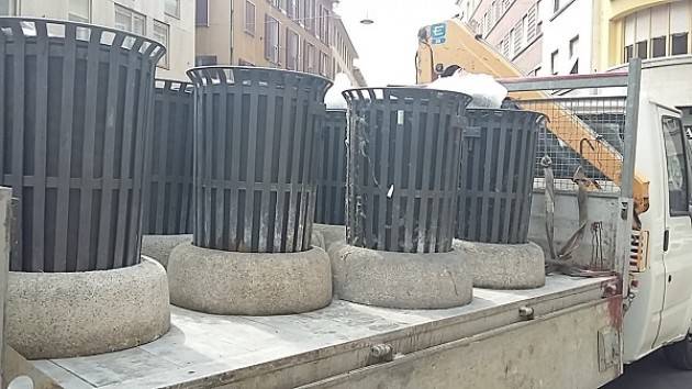 Cremona: maxi operazione di restyling dei cestini porta rifiuti