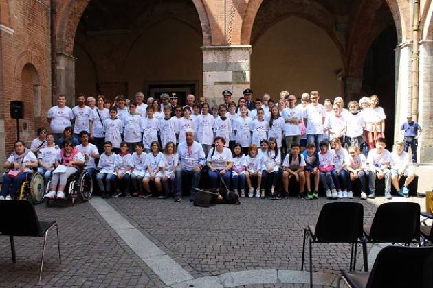 Cremona: giro in carrozzina lungo le vie cittadine, numerosi i partecipanti