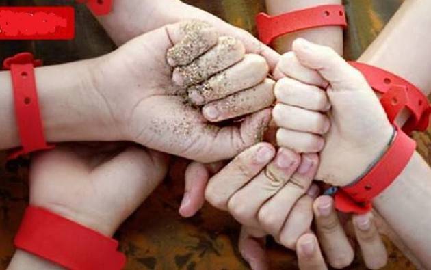 ADUC  L’irriverente. I bottegai fiorentini vogliono il braccialetto per i minorenni. A quando l’anello al naso per i negri e gli immigrati?