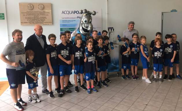 Acqua Eco Sport : Padania Acque e Vanoli Basket inaugurano il corner ACQUAPOINT e presentano il Camp estivo statunitense