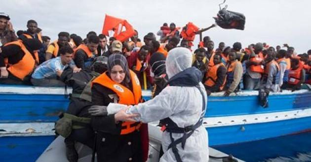 Pianeta Migranti. In mare muore una persona su 7. ‘Ong tornino a fare salvataggi’