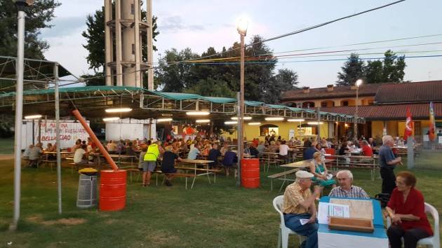 (Video) Gussola a Sinistra in Festa molti i compagni che si ritrovano alla cena della ex FGCI. Sante Gerelli soddisfatto