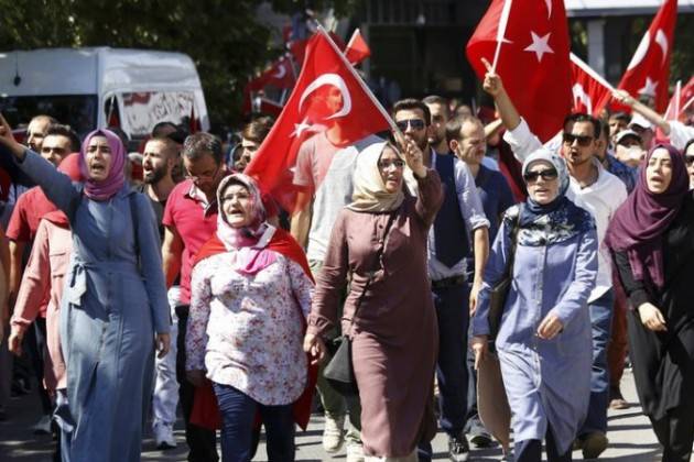 Amnesty TURCHIA, TERMINA LO STATO D’EMERGENZA:ORA RIPRENDA IL CAMMINO VERSO LA GIUSTIZIA