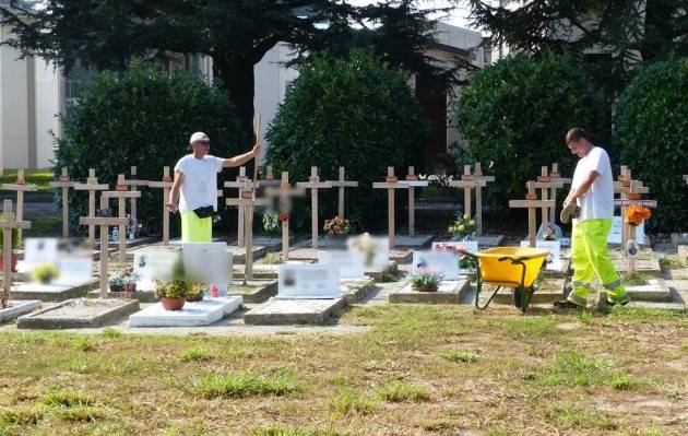 Crema Erbacce al cimitero Maggiore:  il problema in via di risoluzione