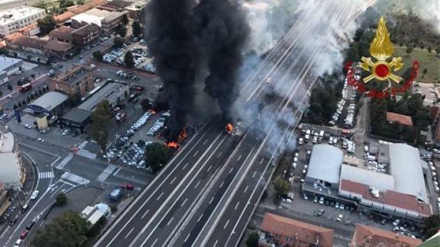 Camion esploso a Bologna: ONLIT, servono più controlli e riequilibrio trasporti di Dario Balotta