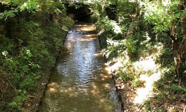 Padania Acque Cremona corsi d’acqua colorati di rosso, ma nessuna conseguenza per l’ambiente